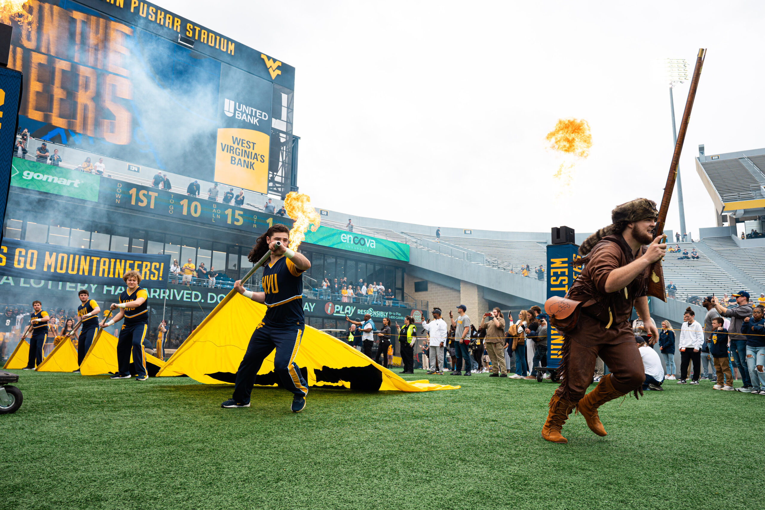 Cornerbacks coach Rod West teaches playing violently to WVU secondary in early stages